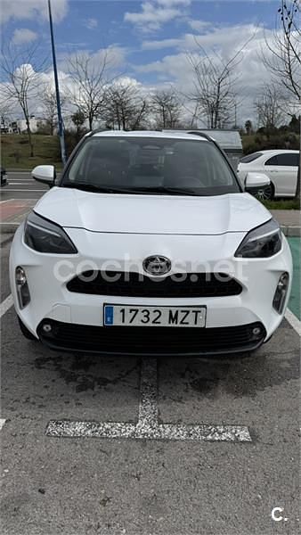 Usado Toyota Yaris Cross Business Edition 116 CV (85 kW) 2025 Blanco SUV
