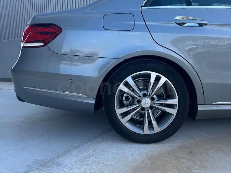 Usado Mercedes E220 Avantgarde 170 CV (125 kW) 2014 Gris / plata Berlina