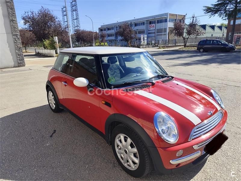 Usado Mini ONE 90 CV (66 kW) 2003 Rojo Utilitario