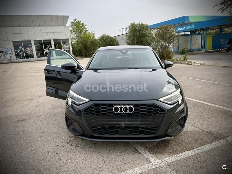 Usado Audi A3 116 CV (85 kW) 2021 Gris / plata Berlina