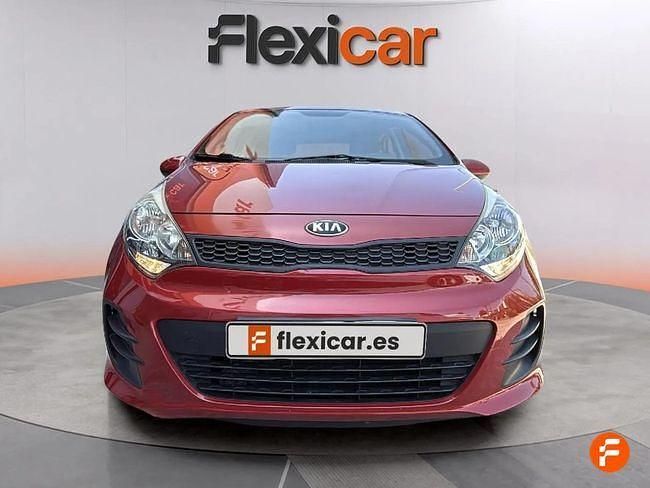 Usado Kia Rio 84 CV (61 kW) 2016 Rojo Berlina