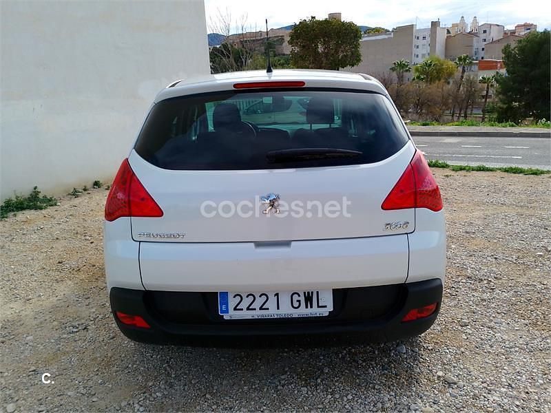 Usado Peugeot 3008 Premium 112 CV (82 kW) 2010 Blanco Familiar