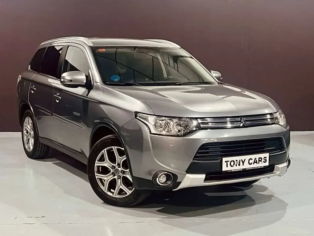 Usado Mitsubishi Outlander P-HEV 203 CV (149 kW) 2015 Gris SUV