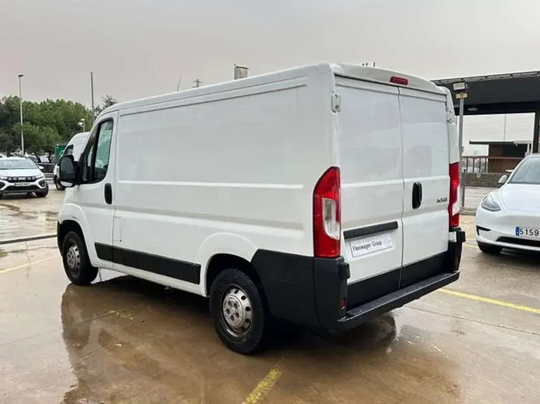 Usado Peugeot Boxer 120 CV (88 kW) 2020 Blanco Van