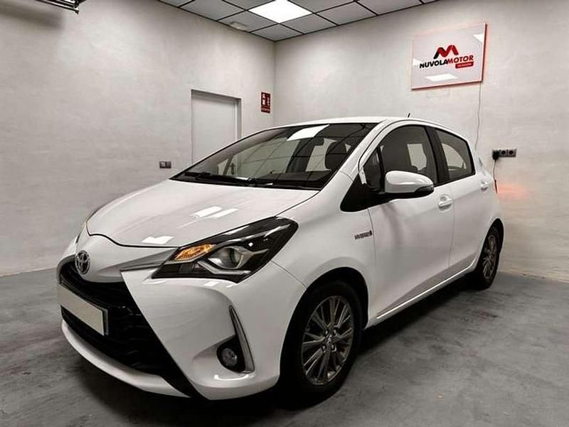 Blanco Usado 2019 Toyota Yaris Hybrid Active Utilitario | 9490 € - Imagen 1/4