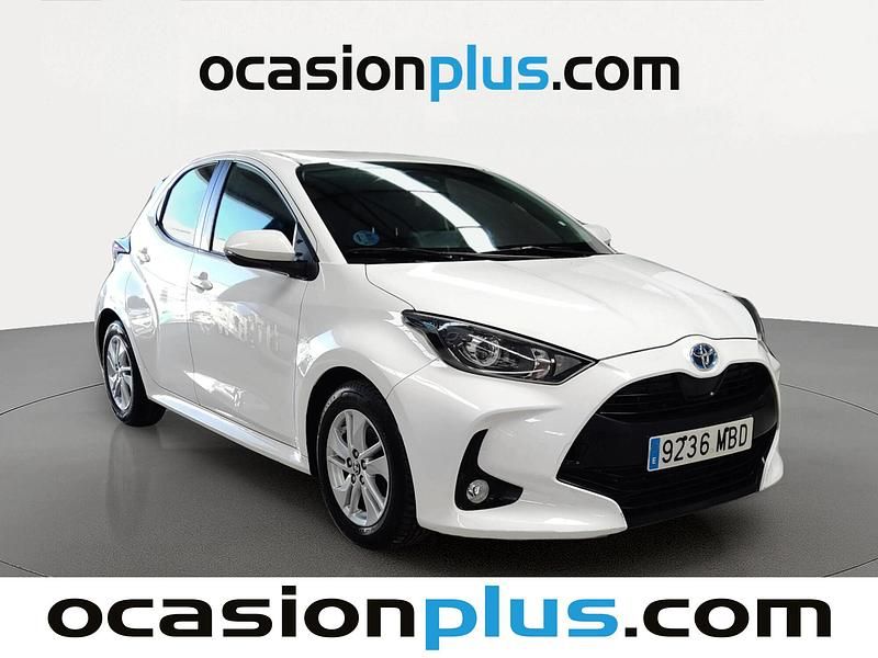 Usado Toyota Yaris Hybrid Business Edition 116 CV (85 kW) 2022 Blanco
