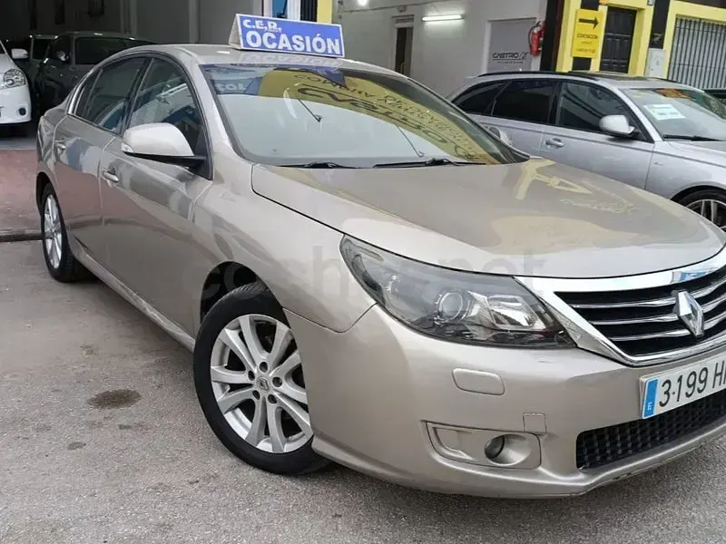 Usado Renault Latitude Privilege 150 CV (110 kW) 2011 Beige Berlina
