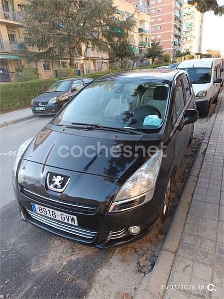 Usado Peugeot 5008 Premium 112 HP (82 kW) 2010 Preto Monovolume