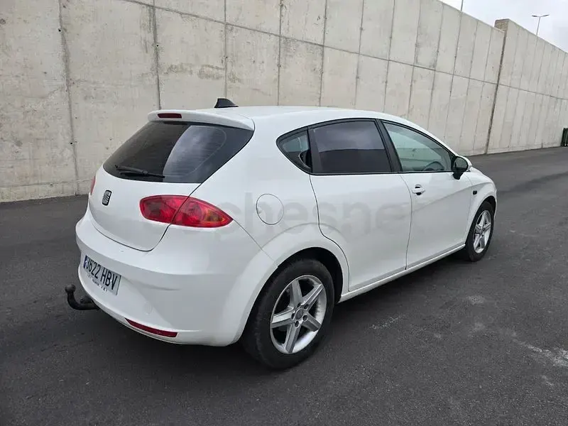 Usado Seat Leon Style 105 CV (77 kW) 2011 Blanco Utilitario