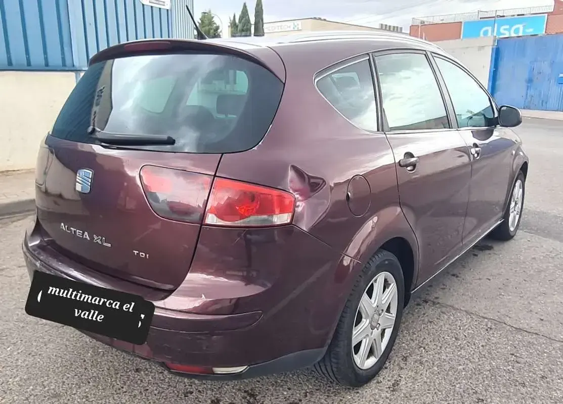Usado Seat Altea XL 105 CV (77 kW) 2008 Burdeos Monovolumen