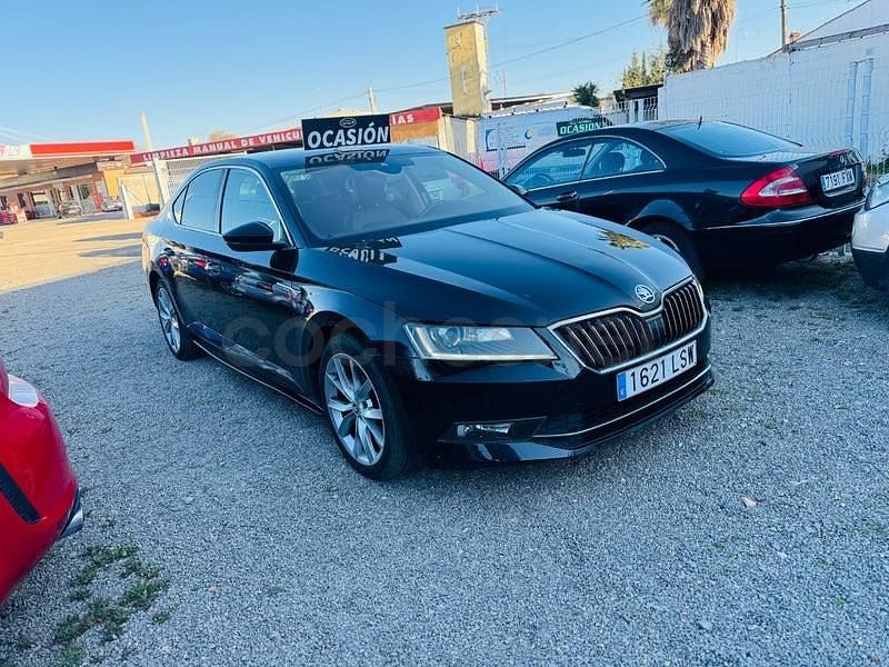 Usado Skoda Superb Ambition 120 CV (88 kW) 2015 Negro Berlina