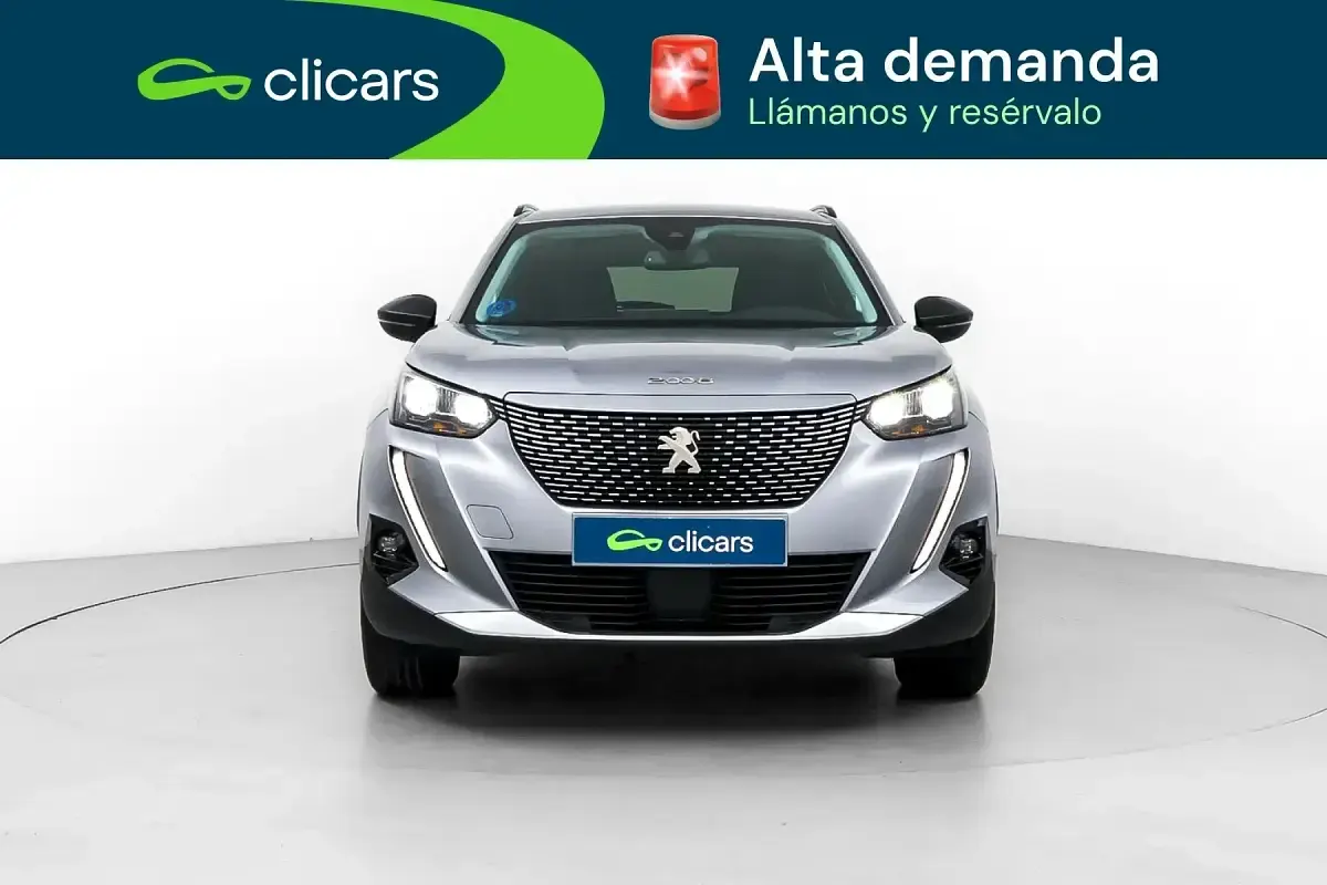 Usado Peugeot e-2008 Allure 100 kW (136 CV) 2022 Gris SUV