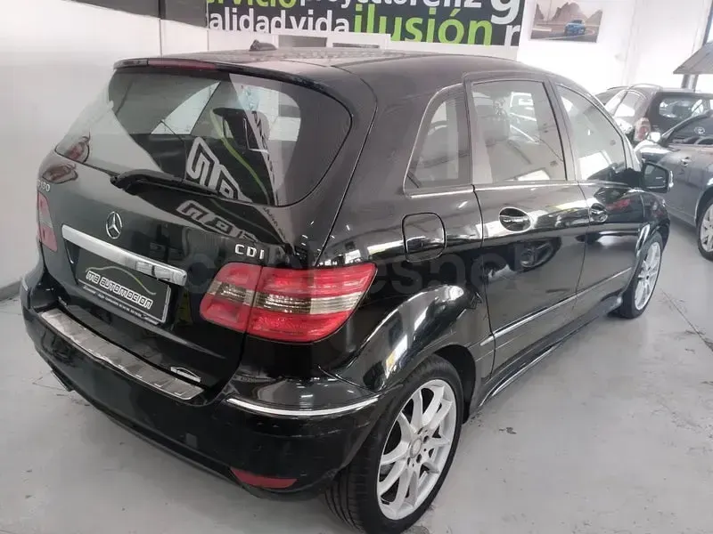 Usado Mercedes B180 109 CV (80 kW) 2010 Negro Monovolumen