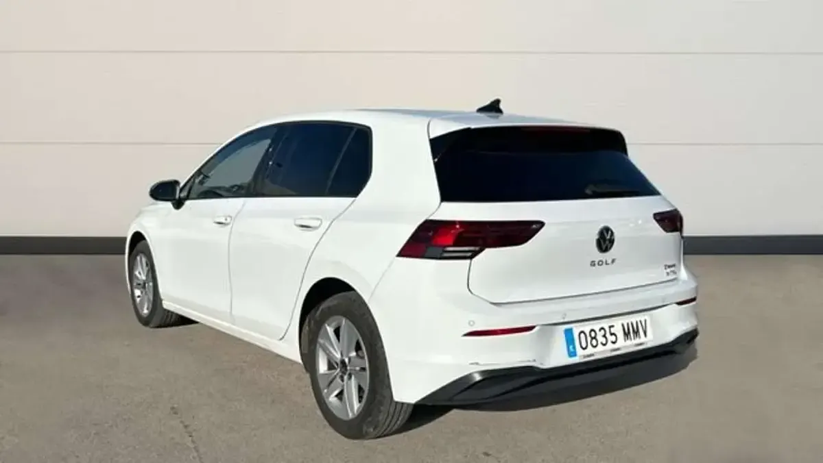 Usado VW Golf VIII Life 111 CV (81 kW) 2024 Blanco Berlina