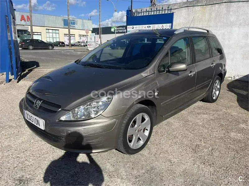 Usado Peugeot 307 90 CV (66 kW) 2003 Gris / plata Familiar
