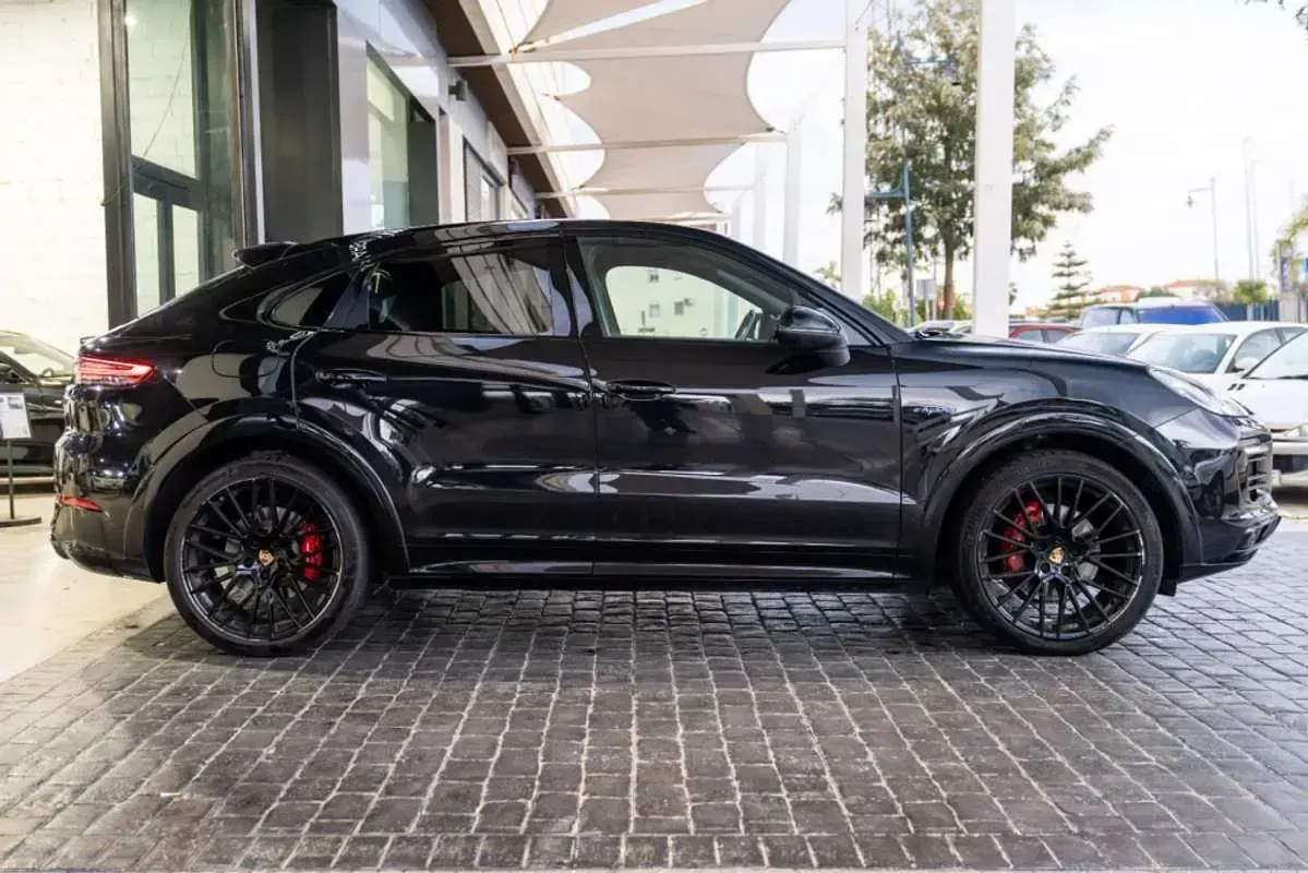 Usado Porsche Cayenne E-Hybrid 462 CV (339 kW) 2023 Negro SUV