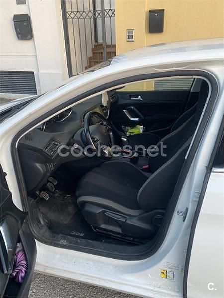 Usado Peugeot 308 Active 110 CV (80 kW) 2015 Blanco Berlina