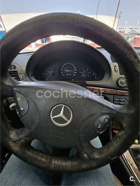Negro Usado 2003 Mercedes E220 Elegance Berlina | 3200 € (Precio justo) - Imagen 1/4