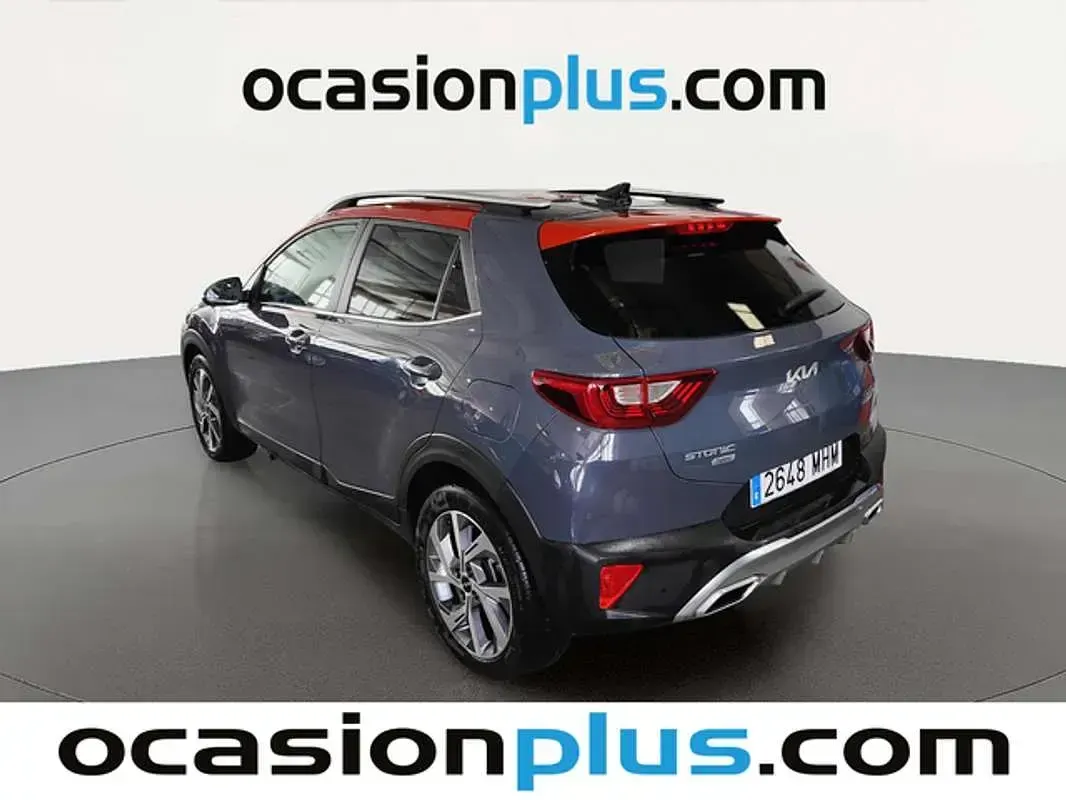 Usado Kia Stonic GT-Line 120 CV (88 kW) 2023 Gris SUV