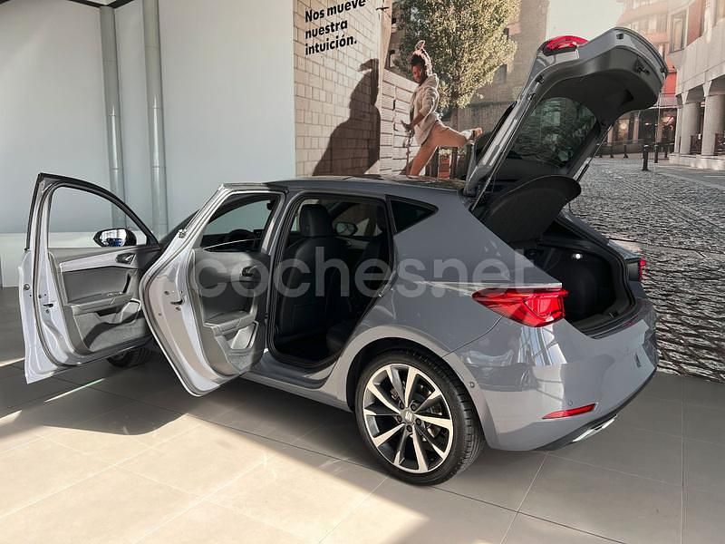 Nuevo Seat Leon FR 150 CV (110 kW) 2025 Gris / plata Berlina