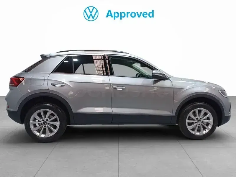 Usado VW T-Roc 150 CV (110 kW) 2026 Gris / plata SUV