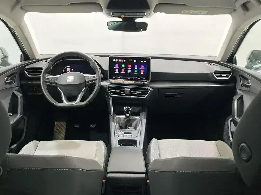 Usado Seat Leon Style 116 CV (85 kW) 2025 Gris Berlina