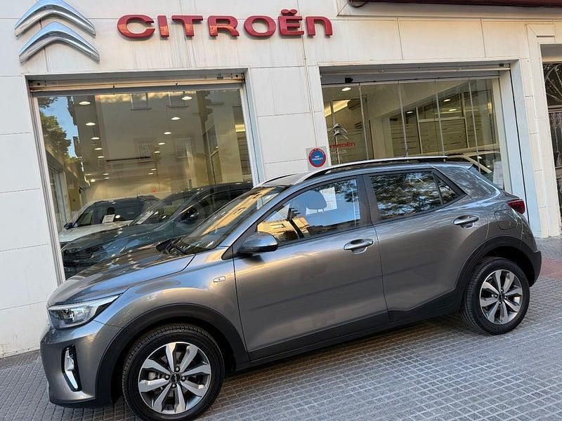 Usado Kia Stonic 84 CV (61 kW) 2024 Gris / plata SUV