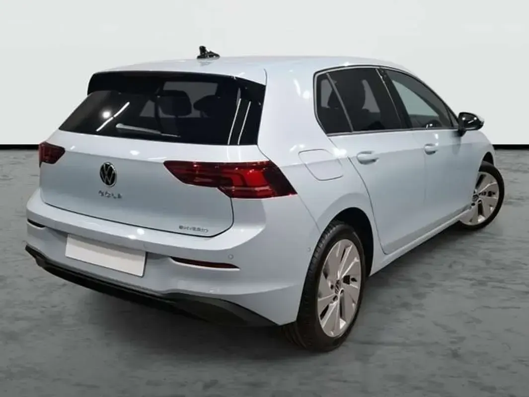 Usado VW Golf VIII 204 CV (150 kW) 2026 Azul Berlina