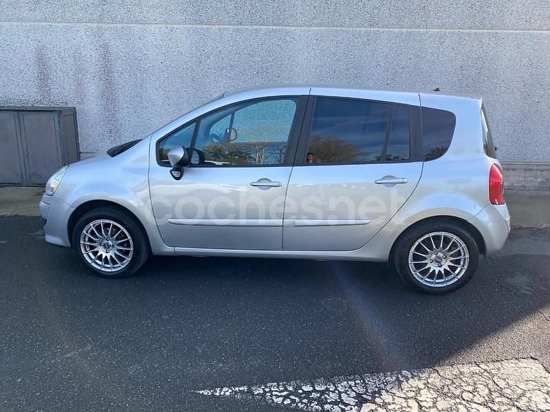 Usado Renault Grand Modus Evolution 90 CV (66 kW) 2012 Gris / plata Monovolumen