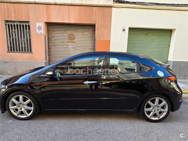 Negro Usado 2007 Honda Civic Comfort Berlina | 5000 € (Precio justo) - Imagen 1/4