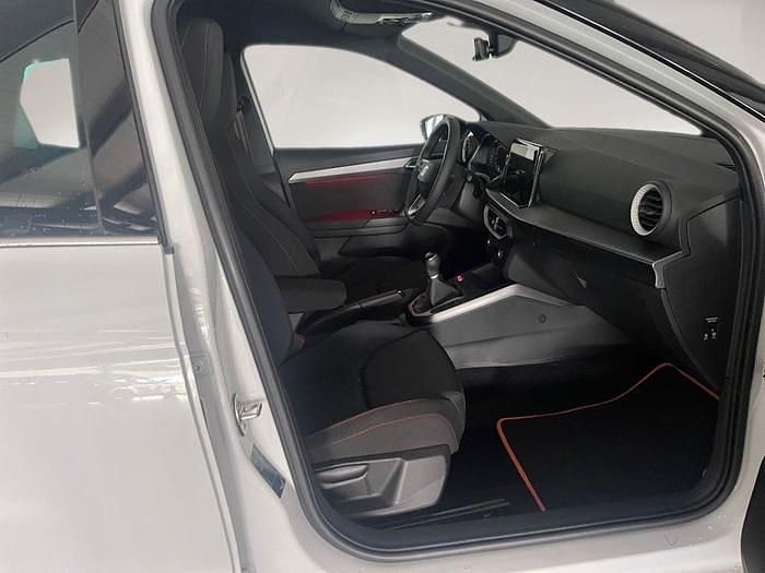 Usado Seat Arona FR 115 CV (84 kW) 2024 Blanco SUV