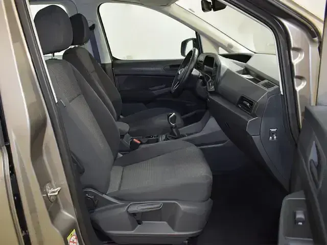 Usado VW Caddy 102 CV (75 kW) 2025 Beige Monovolumen