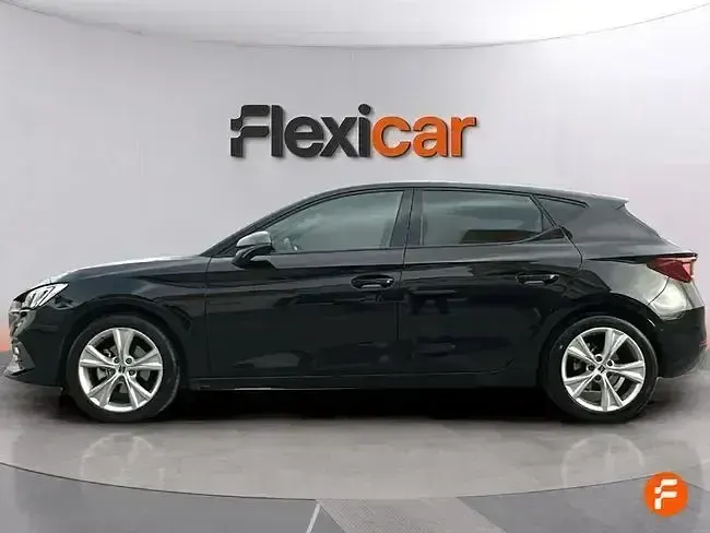 Usado Seat Leon FR 116 CV (85 kW) 2025 Negro Berlina