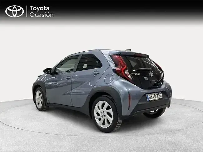 Begagnad Toyota Aygo X Play 72 HK (52 kW) 2024 Grå SUV