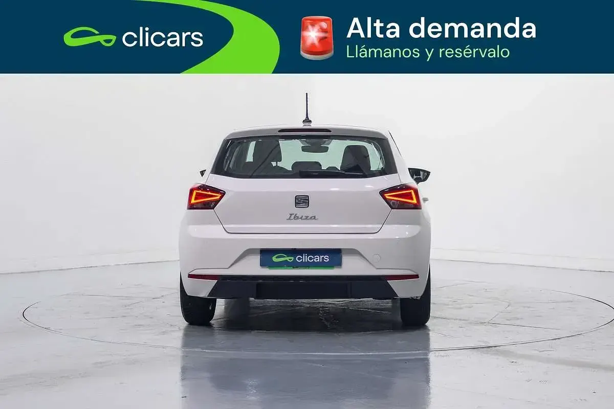Usado Seat Ibiza Style 110 CV (80 kW) 2022 Blanco Utilitario