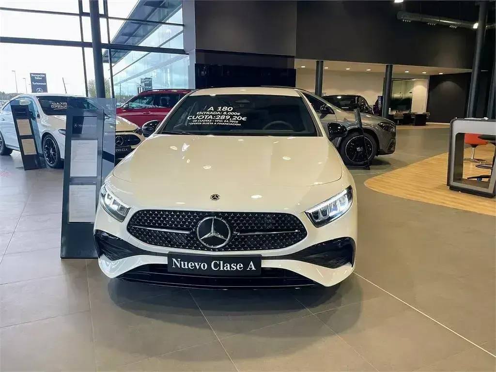 Nuevo Mercedes A180 136 CV (100 kW) 2026 Blanco Berlina
