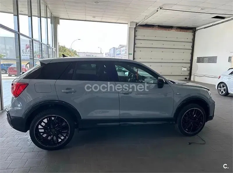 Usado Audi Q2 S-Line 150 CV (110 kW) 2023 Gris / plata SUV