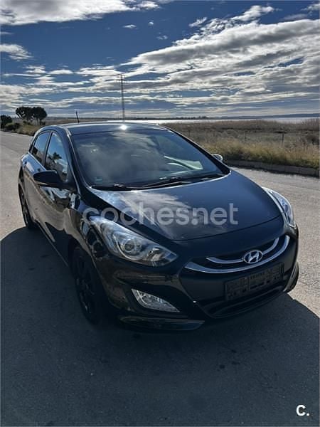 Negro Usado 2014 Hyundai i30 Base Berlina | 9500 € (Un poco caro) - Imagen 1/4