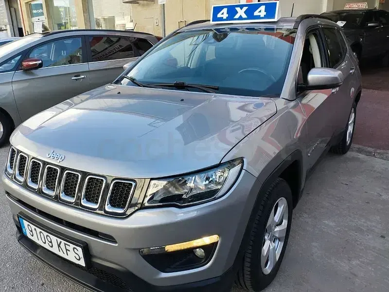 Usado Jeep Compass Longitude 120 CV (88 kW) 2017 Gris / plata SUV