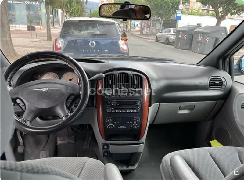 Usado Chrysler Grand Voyager Executive 150 CV (110 kW) 2006 Azul Monovolumen