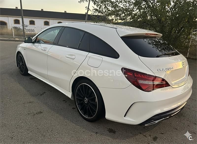 Usado Mercedes CLA200 Shooting Brake 150 CV (110 kW) 2019 Blanco Familiar