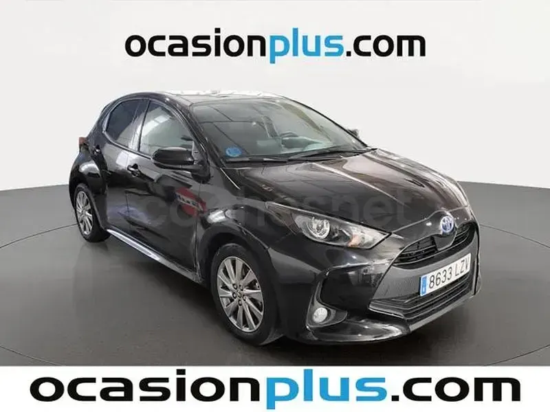 Usado Toyota Yaris Hybrid Active 116 CV (85 kW) 2022 Negro Berlina