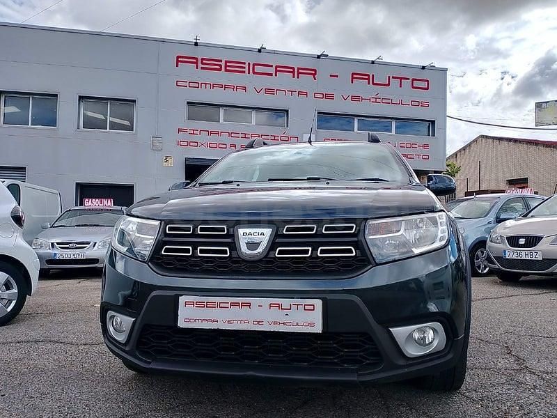 Usado Dacia Sandero Stepway 90 HP (66 kW) 2017 Cinzento Sedan