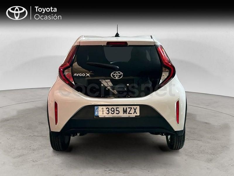 Usado Toyota Aygo X Play 72 CV (52 kW) 2025 Blanco SUV