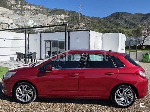 Usado Citroën C4 114 CV (83 kW) 2013 Granate Berlina