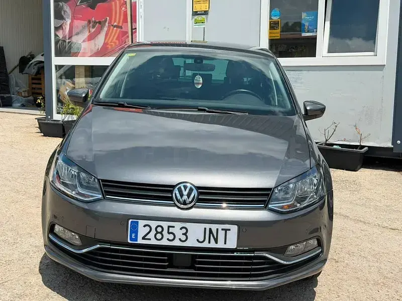 Usado VW Polo Advance 90 CV (66 kW) 2015 Beige Berlina