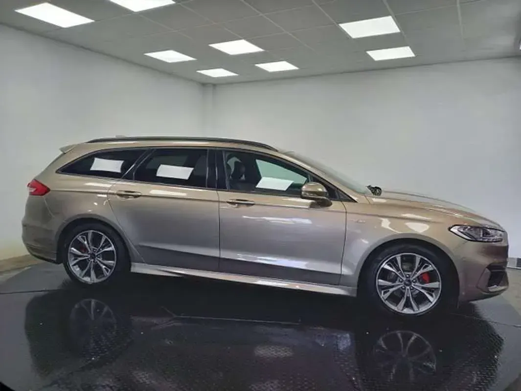Usado Ford Mondeo ST-Line 186 CV (136 kW) 2020 Gris Familiar