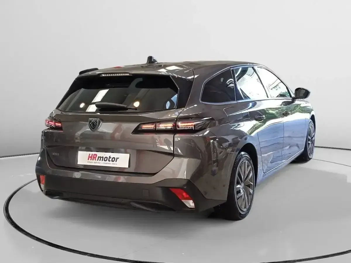 Usado Peugeot 308 Active 110 CV (80 kW) 2022 Gris Familiar