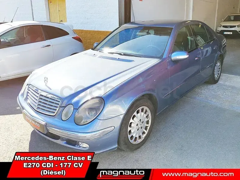 Usado Mercedes E270 Elegance 177 CV (130 kW) 2002 Gris / plata Berlina