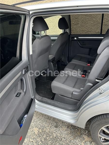 Usado VW Touran Edition 105 CV (77 kW) 2013 Gris / plata Monovolumen